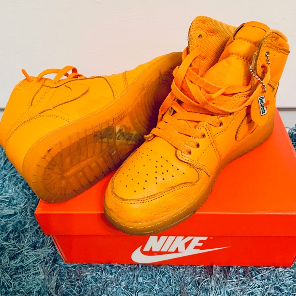Size 9 Orange Nike “Gatorade”